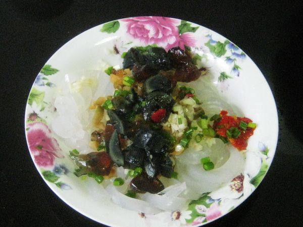 辣味皮蛋拌粉皮步骤5