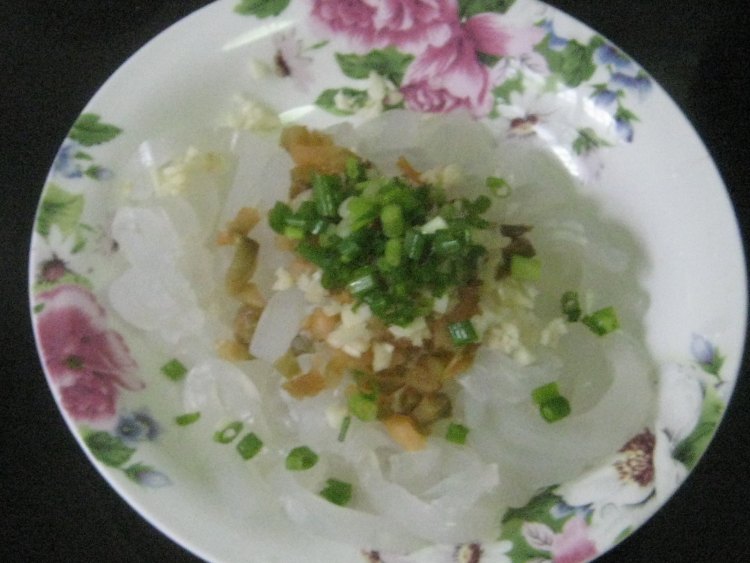 辣味皮蛋拌粉皮步骤3