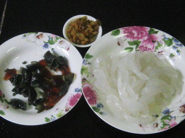 辣味皮蛋拌粉皮步骤2