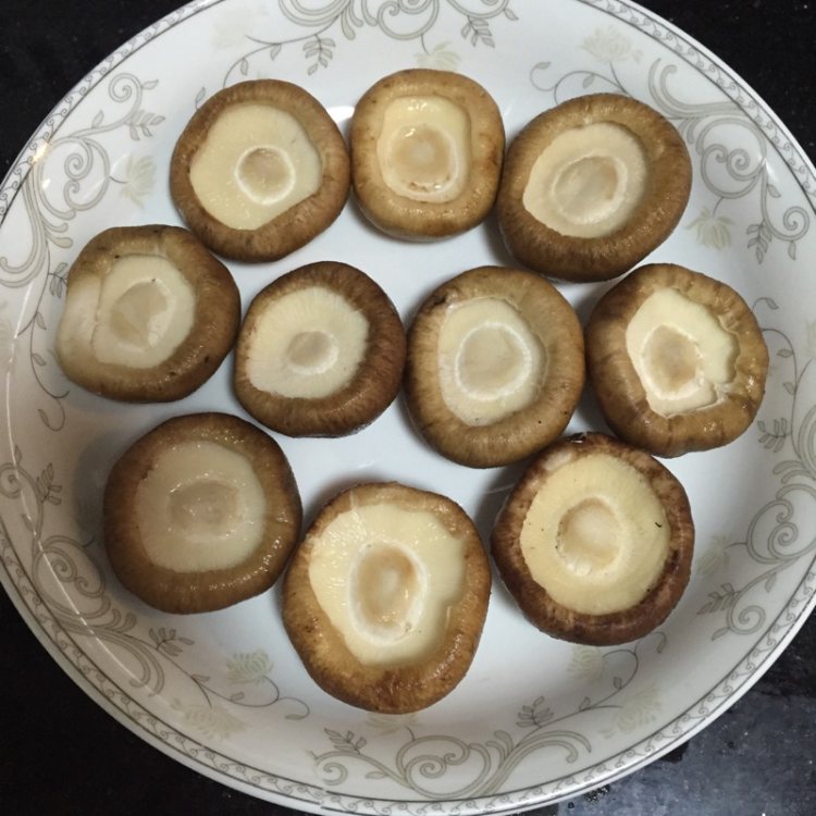 香菇蒸鹌鹑蛋步骤1