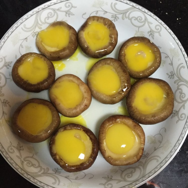 香菇蒸鹌鹑蛋步骤2