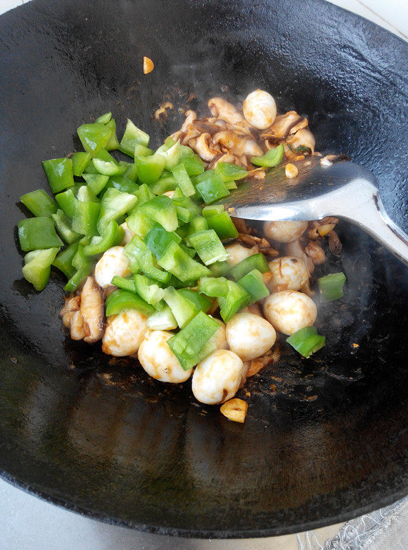 蘑椒蕃茄鹌鹑蛋步骤8