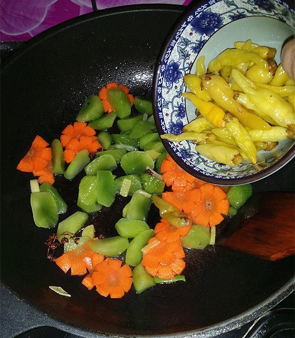 泡椒鹌鹑蛋步骤4