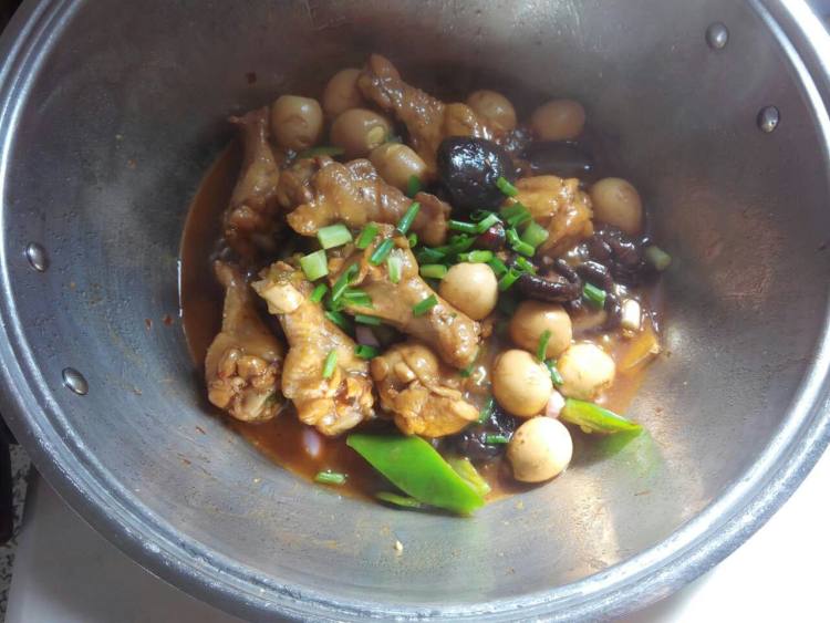 鹌鹑蛋烧鸡翅根步骤8