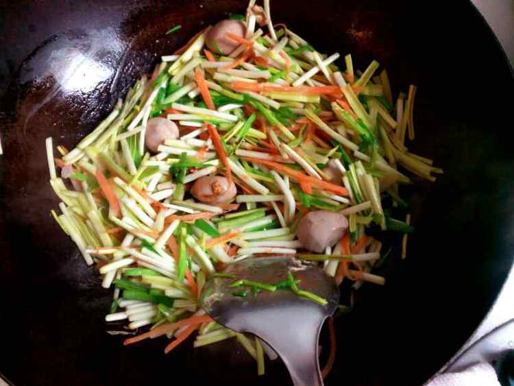 蒜苗风味蛋步骤5