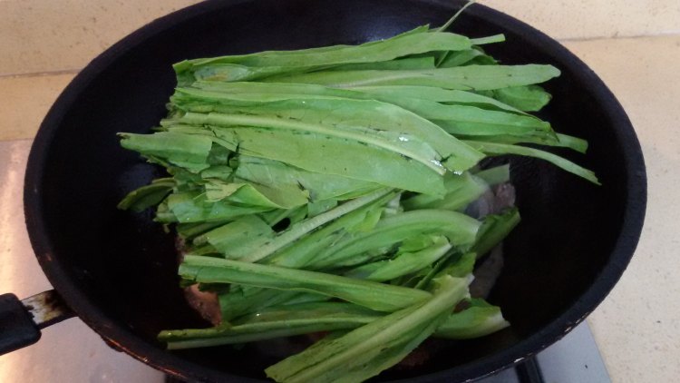 油麦菜清炒鹌鹑蛋步骤6