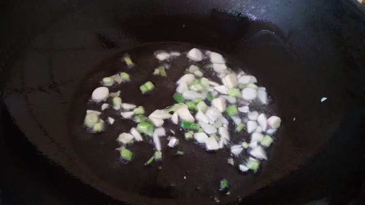 油麦菜清炒鹌鹑蛋步骤4