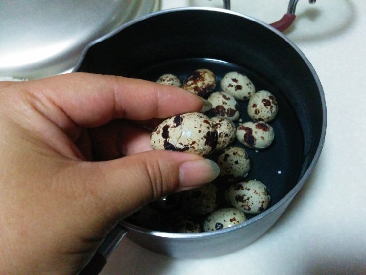 【手工美食】五香鹌鹑步骤2