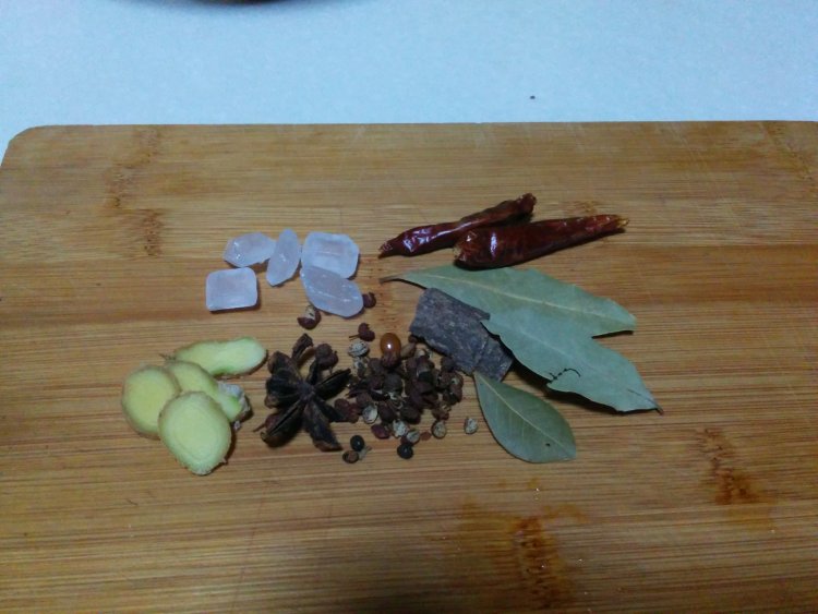 【手工美食】五香鹌鹑步骤3