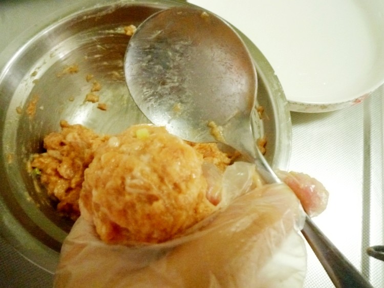 鹌鹑蛋蒸肉饼步骤3