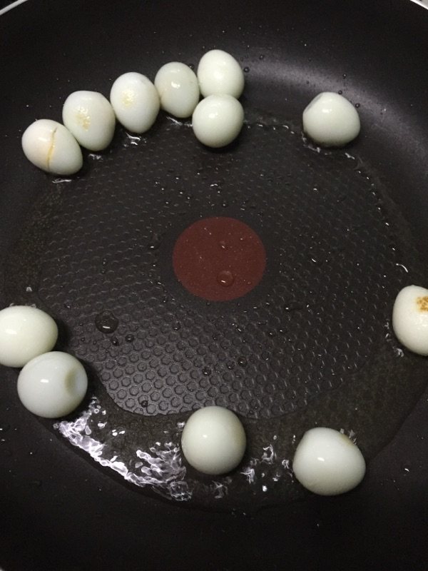 香煎鹌鹑蛋步骤3