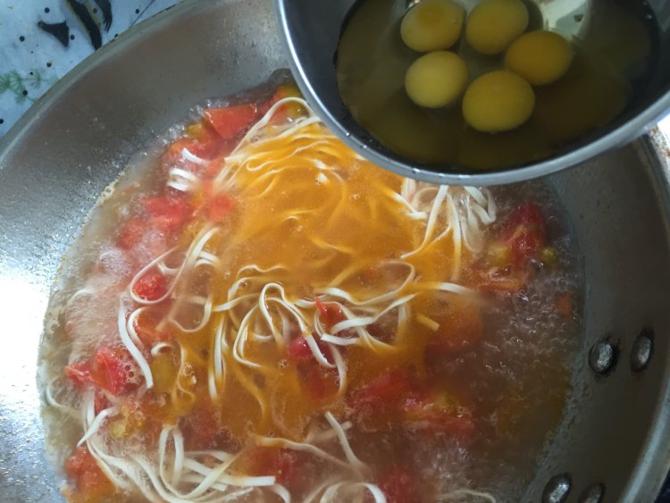 鹌鹑蛋青菜面步骤9