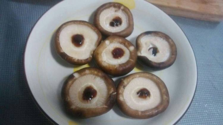 蘑菇蒸鹌鹑蛋步骤3