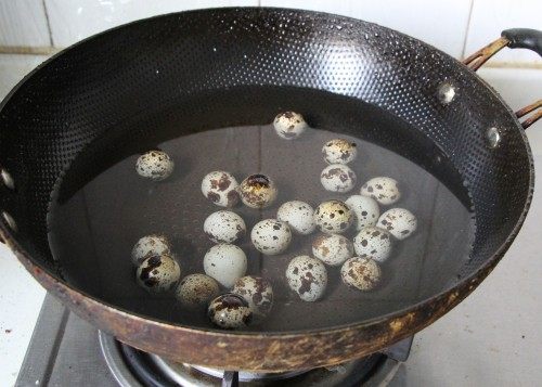 可乐虎皮鹌鹑蛋步骤2