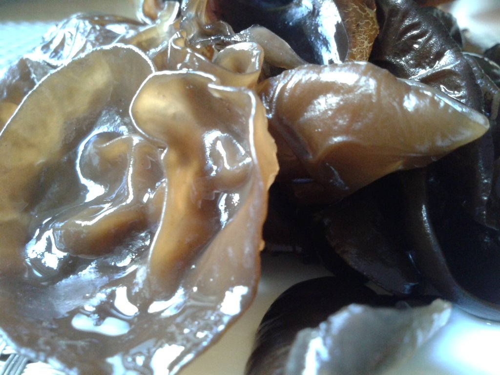 鹌鹑蛋黑木耳步骤4
