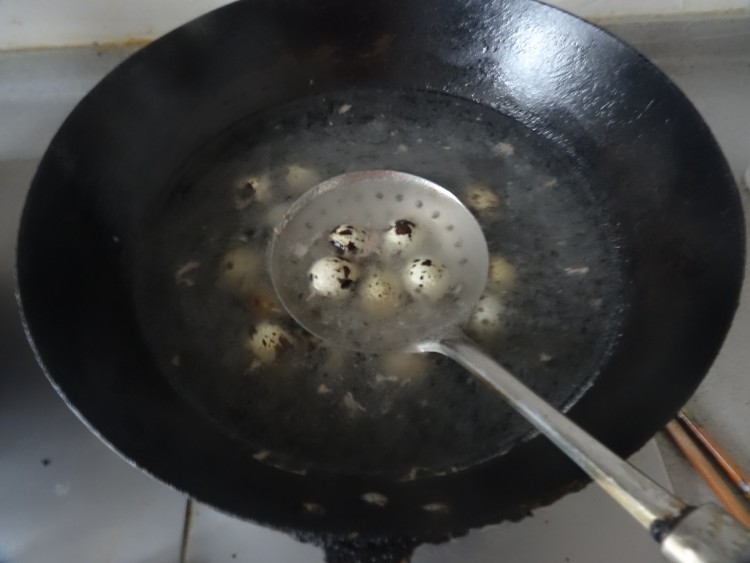 鹌鹑蛋炖肋排步骤5
