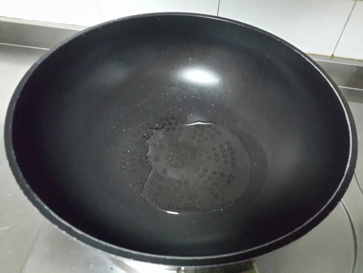 毛豆炖鹌鹑蛋步骤1