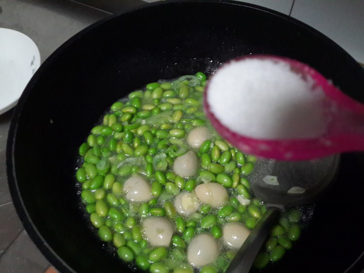 毛豆炖鹌鹑蛋步骤5