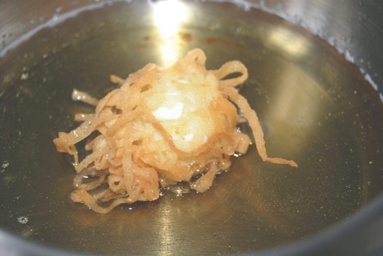 酥皮鹌鹑蛋配鱼子酱步骤8