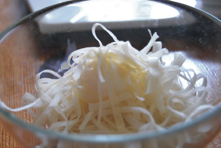 酥皮鹌鹑蛋配鱼子酱步骤6