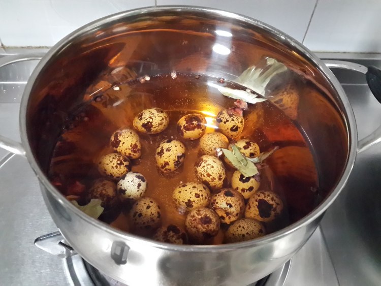卤煮鹌鹑蛋步骤6