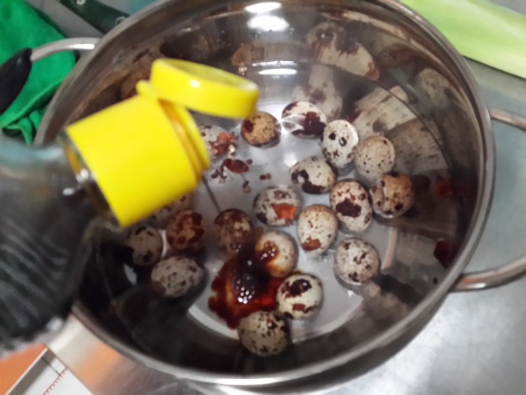 卤煮鹌鹑蛋步骤5