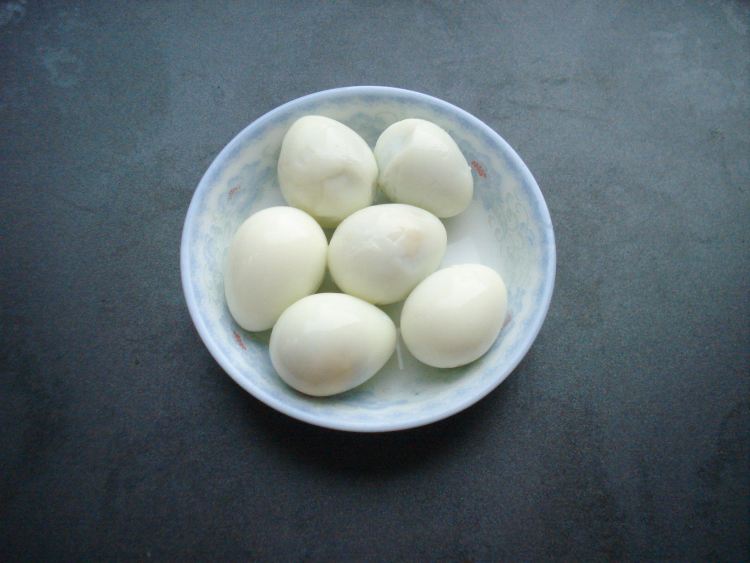 琥珀鹌鹑蛋步骤2