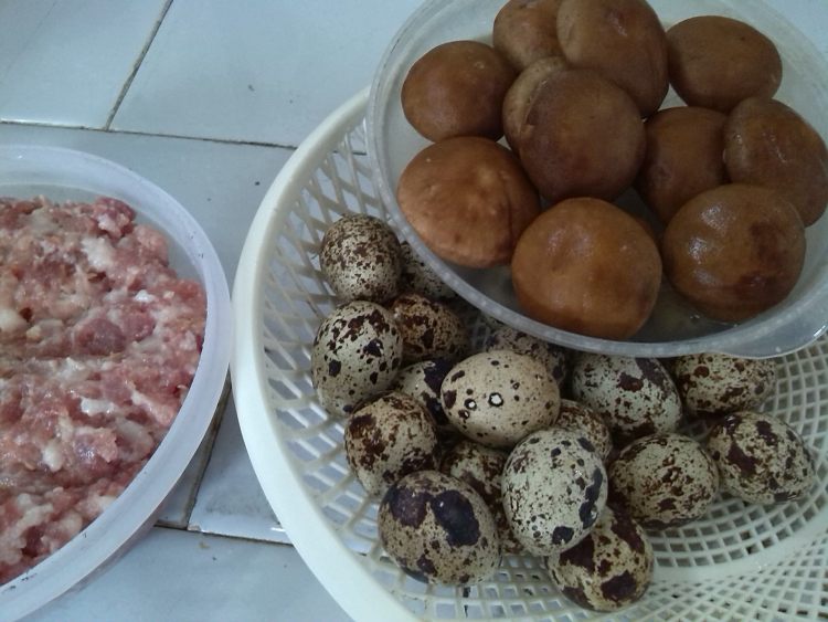 鹌鹑蛋肉末瓤香菇步骤1