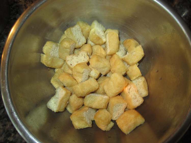 酱烧豆腐果步骤1