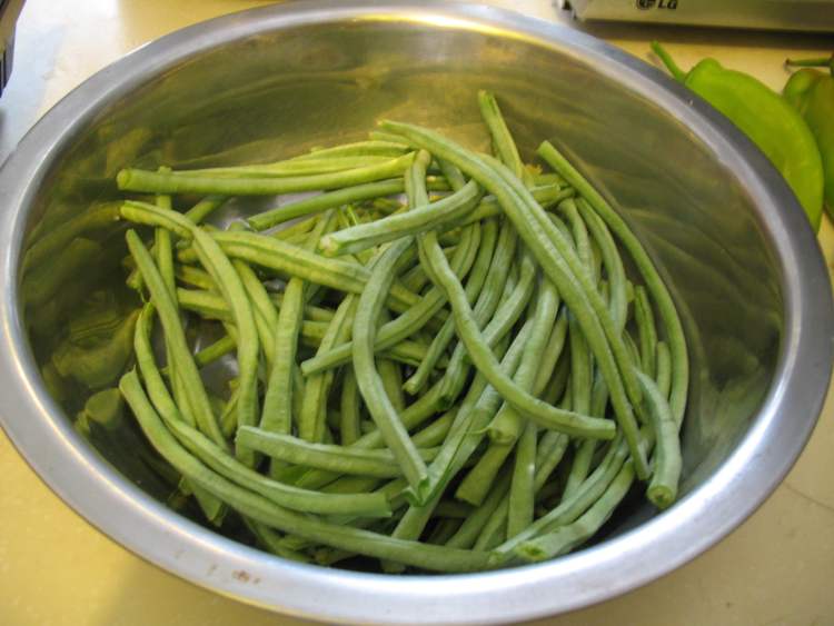 烀豇豆咸菜步骤1
