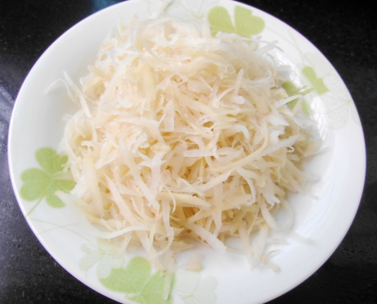 鹌鹑蛋豆腐丸子步骤2