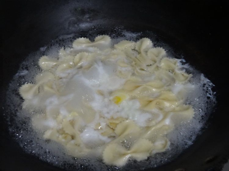 青菜香菇蝴蝶面步骤10