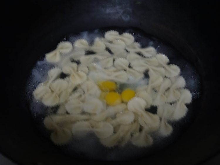 青菜香菇蝴蝶面步骤9