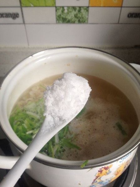 鹌鹑蛋虾皮汤面步骤6