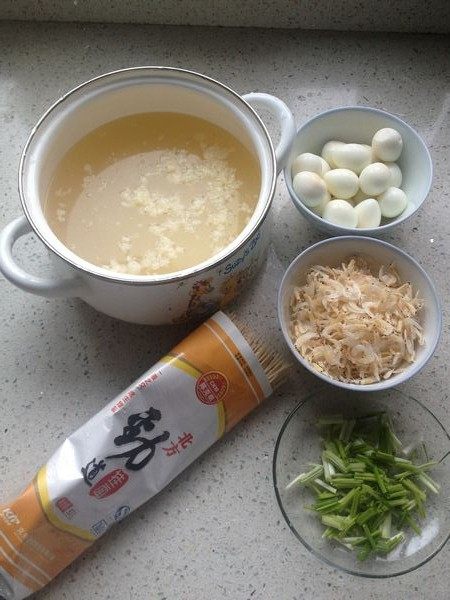 鹌鹑蛋虾皮汤面步骤1