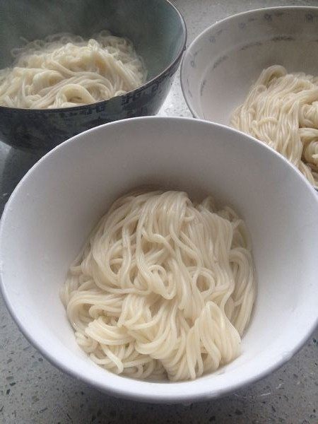 鹌鹑蛋虾皮汤面步骤7