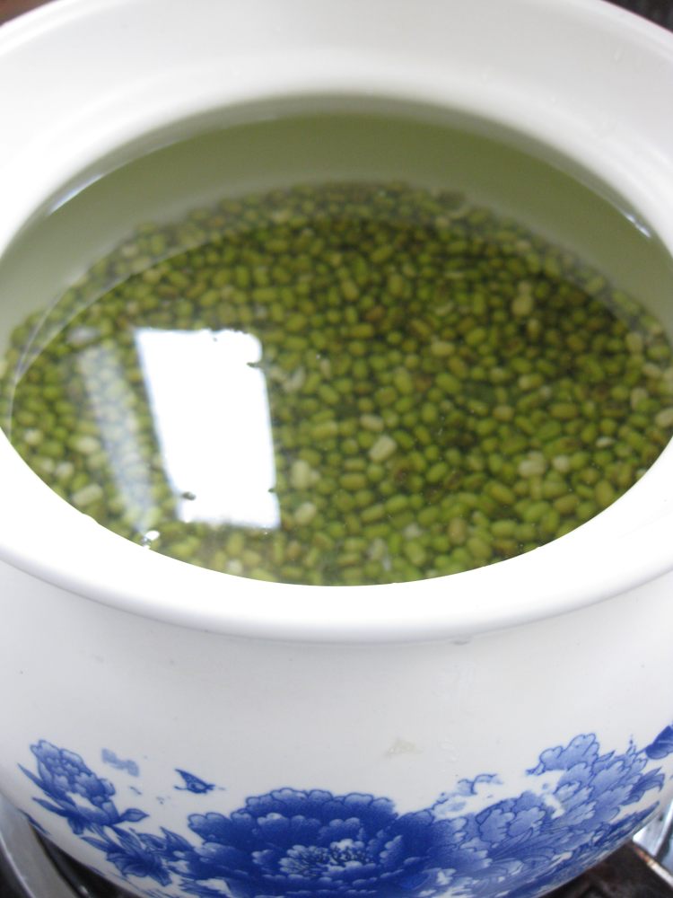 砂锅冰糖绿豆沙步骤2