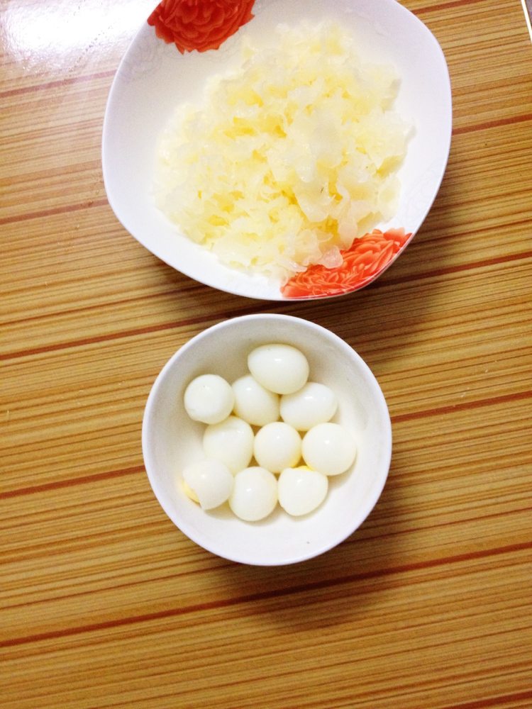 银耳鹌鹑蛋南瓜糖水步骤2