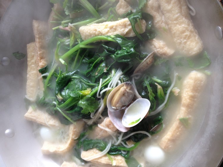 油豆条蛤蜊面步骤4