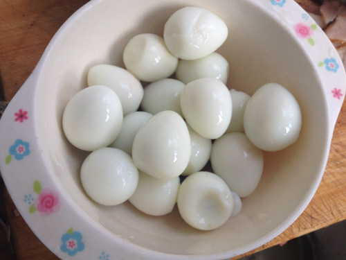 卤肉鹌鹑蛋烧香菇步骤1