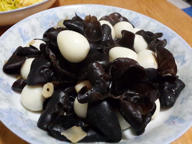 东北木耳炒鹌鹑蛋步骤9