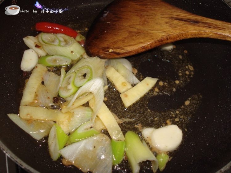 鹌鹑蛋烧鸡爪步骤5