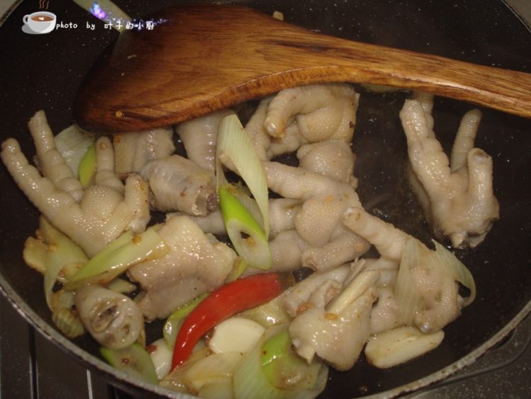 鹌鹑蛋烧鸡爪步骤6