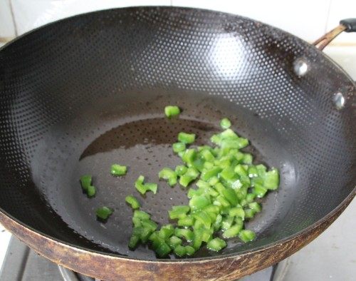香菇肉酱烩鹌鹑蛋步骤3