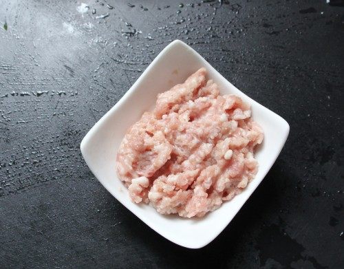 香菇肉酱烩鹌鹑蛋步骤2