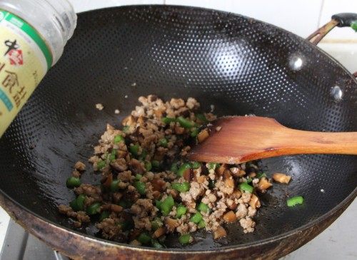 香菇肉酱烩鹌鹑蛋步骤9
