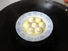 蘑菇酿鹌鹑蛋步骤4