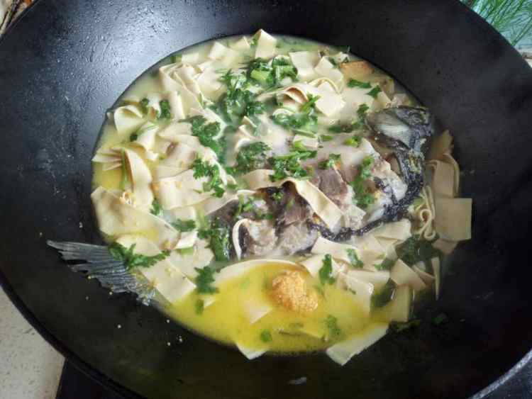 鲫鱼炖干豆腐步骤6