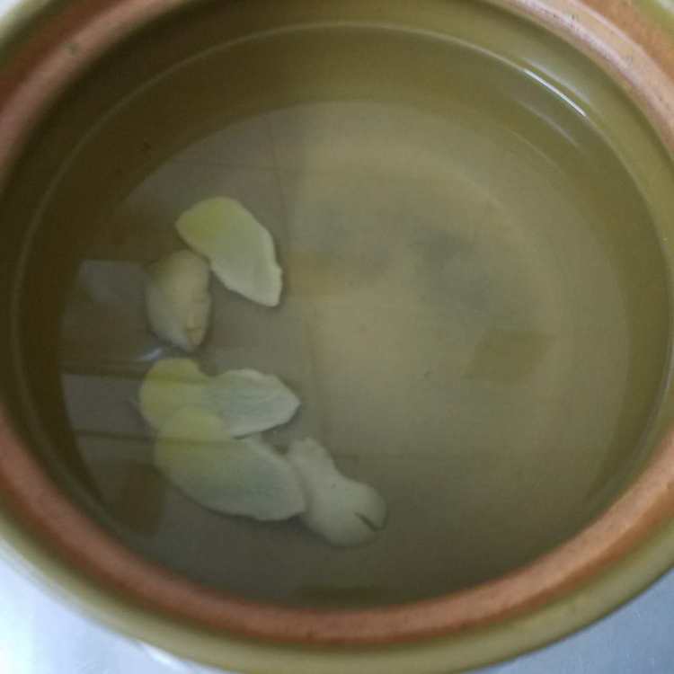 鲫鱼白菜汤步骤3