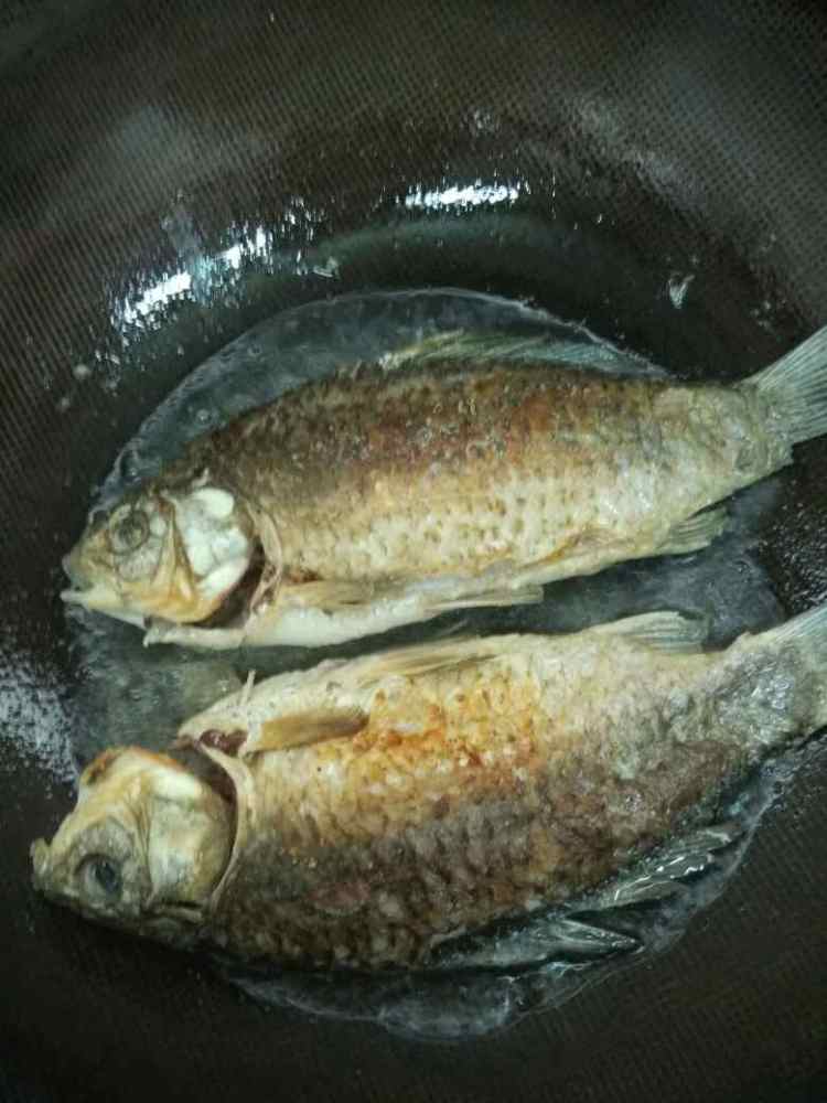 豆豉鲫鱼烧豆腐步骤3
